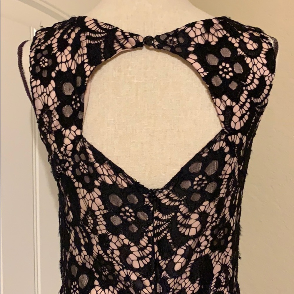 Beautiful lace black evening gown - Picture 3 of 7